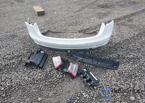 2020 Tesla Model 3 Standard Range Plus Rear-Wheel Drive/Standard Range Rear-Wheel Drive z USA, uszkodzony, nr VIN 5YJ3E1EA3LF706777